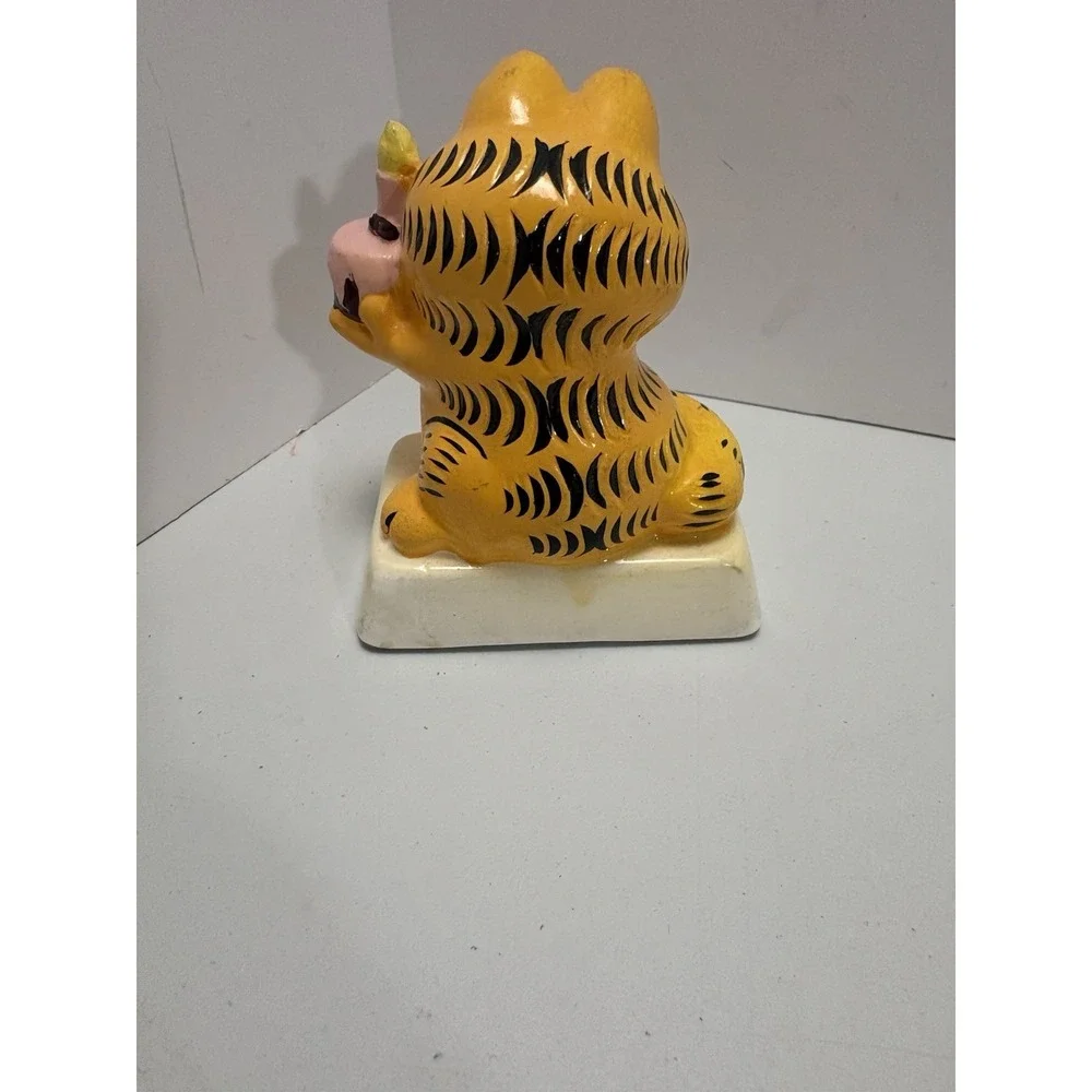 Garfield BLOW OUT THE CANDLE AND‎ LET'S EAT Ceramic Figurine 1978, 1981  Enesco